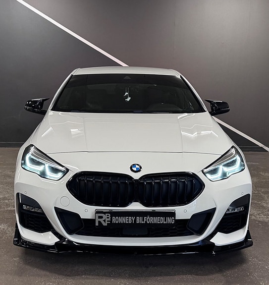 BMW 218i 2 of 19