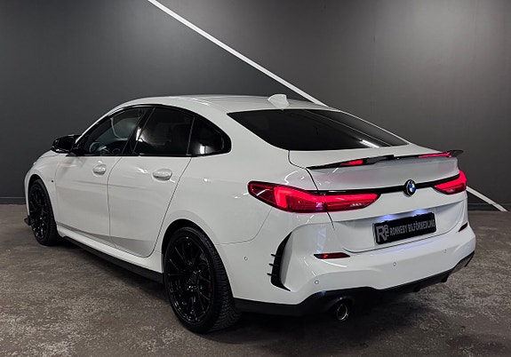 BMW 218i 4 of 19