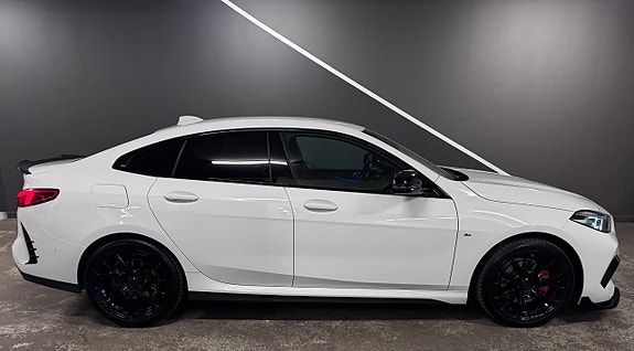 BMW 218i 7 of 19