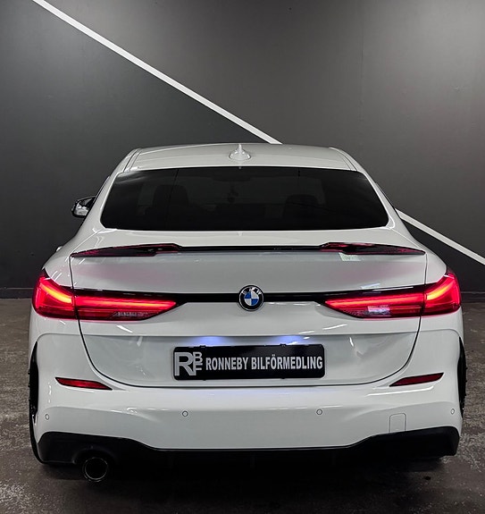 BMW 218i 8 of 19
