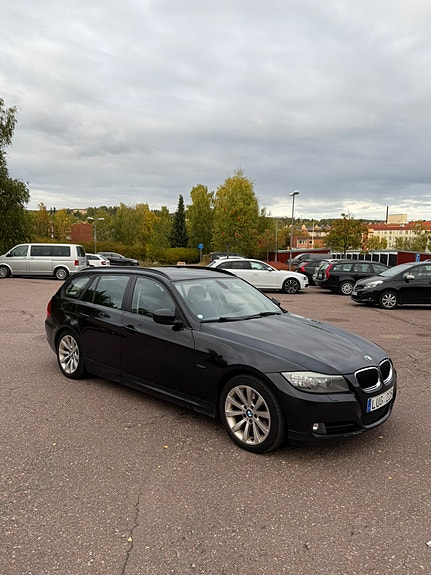 BMW 318d 2 of 4