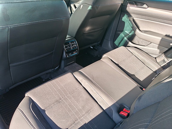 Volkswagen Passat Alltrack 7 of 8