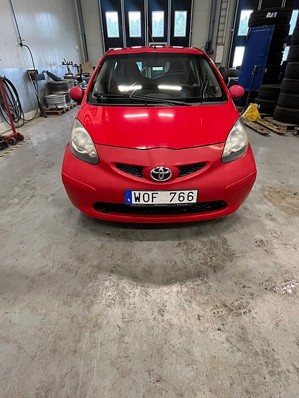 Toyota Aygo 2 of 8