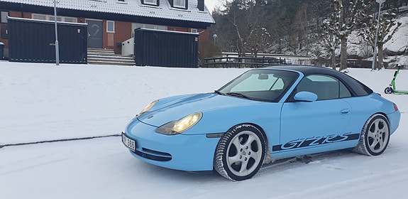 Porsche 911 Carrera 4 2 of 4