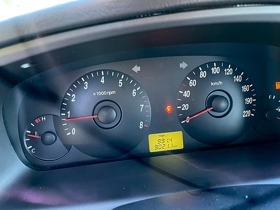 Hyundai Elantra 8 of 16