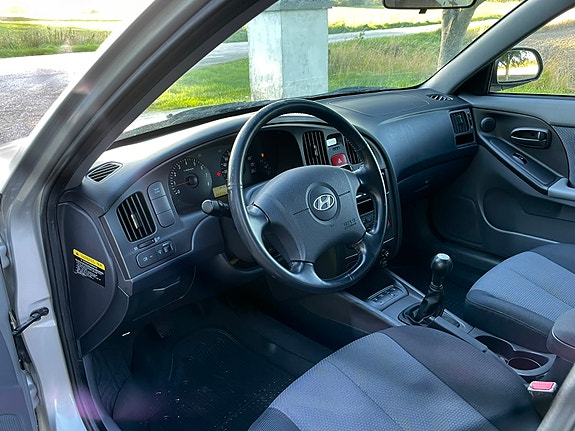 Hyundai Elantra 7 of 16