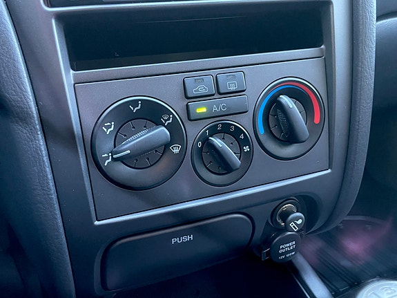Hyundai Elantra 14 of 16