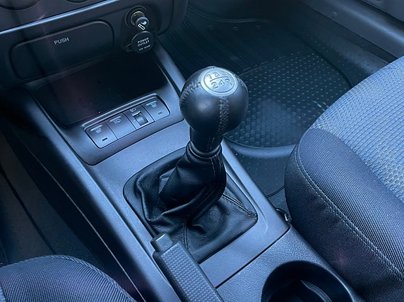 Hyundai Elantra 10 of 16