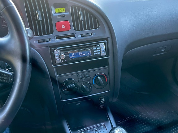 Hyundai Elantra 9 of 16