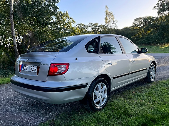 Hyundai Elantra 4 of 16