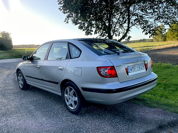 Hyundai Elantra 3 of 16