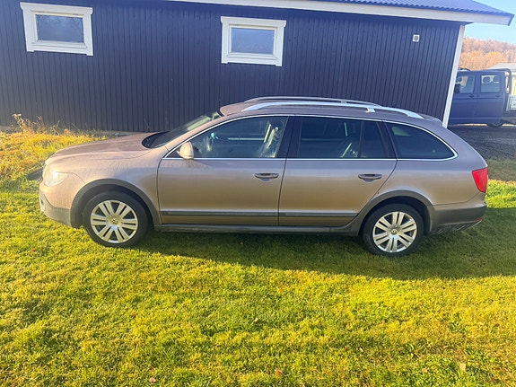 Skoda Superb 2 of 5