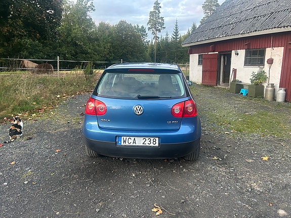 Volkswagen Golf V 3 of 6