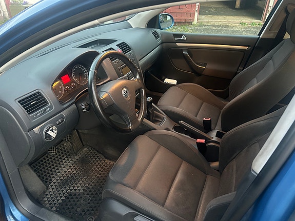 Volkswagen Golf V 6 of 6
