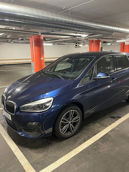 BMW 225xe 2 of 13