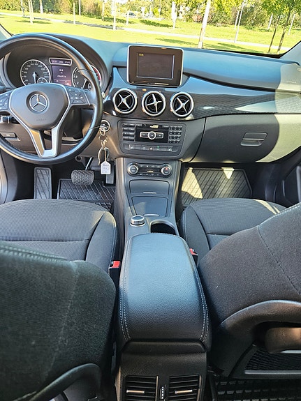 Mercedes-Benz B180 8 of 13