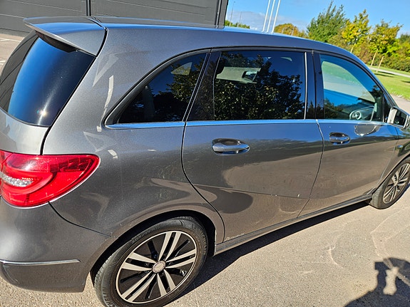 Mercedes-Benz B180 13 of 13