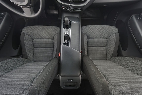 Volvo XC60 14 of 28