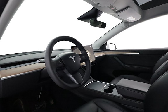 Tesla Model Y 11 of 26