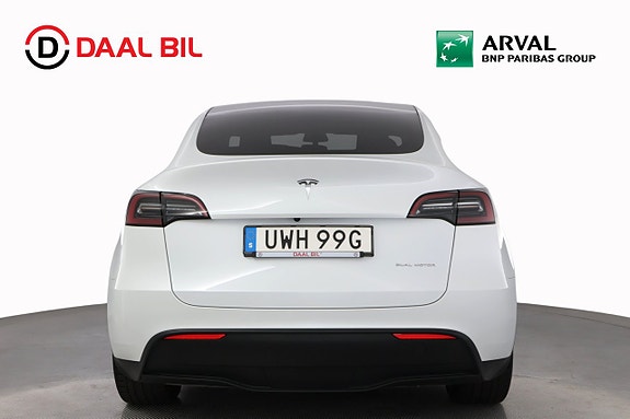 Tesla Model Y 7 of 26