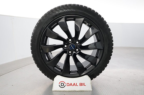 Tesla Model Y 24 of 26