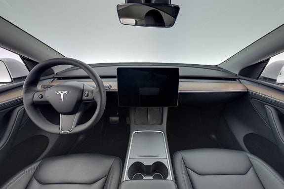 Tesla Model Y 13 of 26