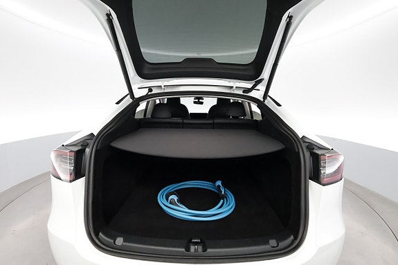 Tesla Model Y 25 of 26