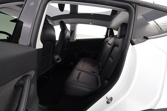 Tesla Model Y 12 of 26