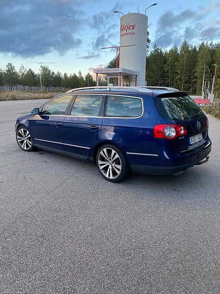Volkswagen Passat 2 of 9