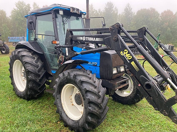 Valmet/Valtra 700 med lastare och Bakrutekil 5 of 12