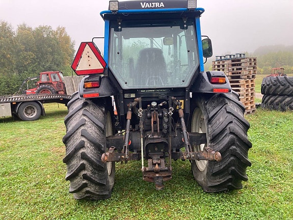Valmet/Valtra 700 med lastare och Bakrutekil 9 of 12
