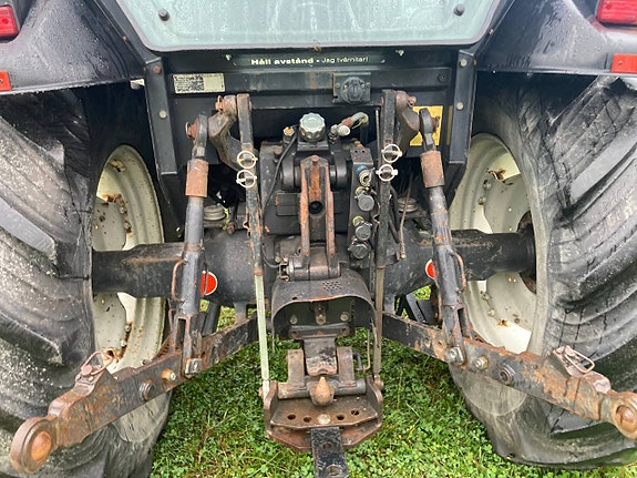 Valmet/Valtra 700 med lastare och Bakrutekil 10 of 12