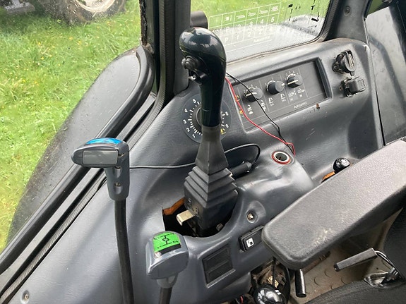 Valmet/Valtra 700 med lastare och Bakrutekil 12 of 12