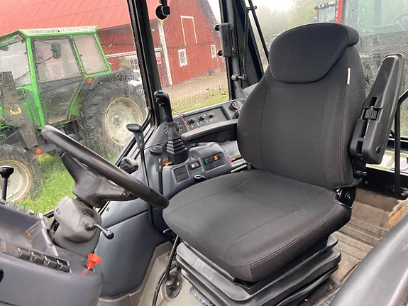 Valmet/Valtra 700 med lastare och Bakrutekil 11 of 12