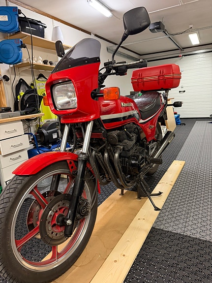 Kawasaki Z 550-H1/GP 2 of 9