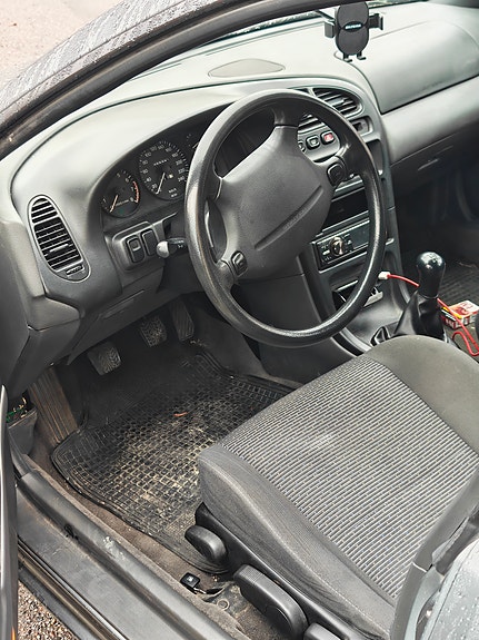 Mazda 323F 11 of 13