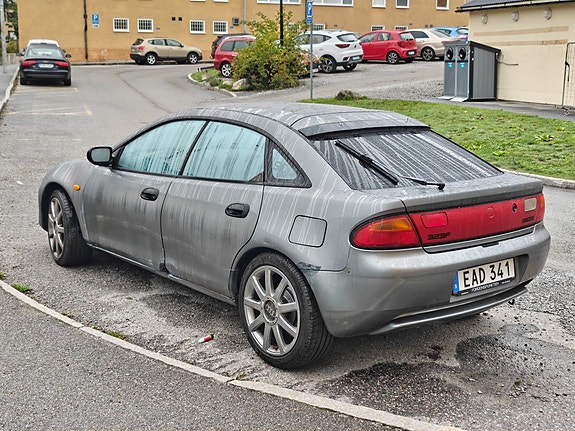 Mazda 323F 4 of 13