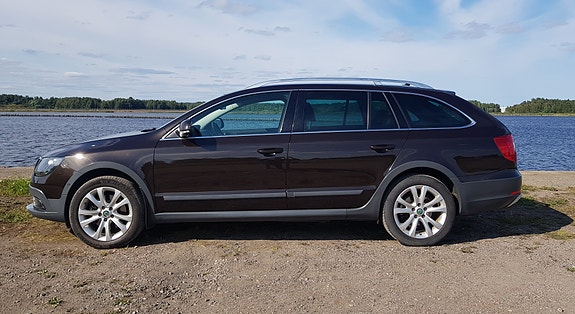 Skoda Superb 2 of 10