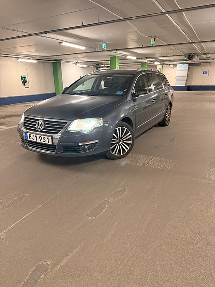 Volkswagen Passat 2 of 7
