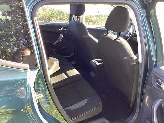 Peugeot 2008 4 of 5