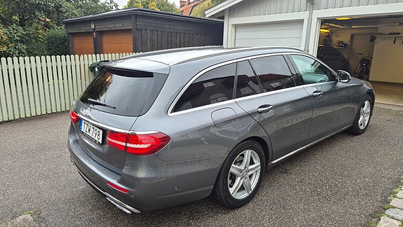 Mercedes-Benz E220 d 2 of 11