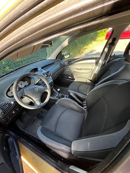 Peugeot 206 SW 4 of 5