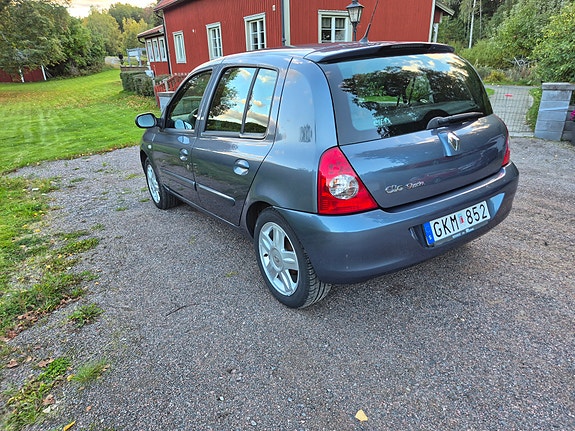 Renault Clio 2 of 6