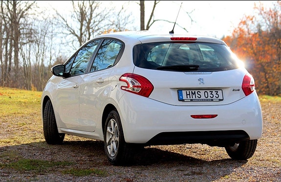 Peugeot 208 3 of 4