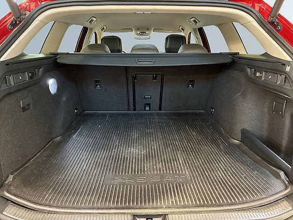 Volkswagen Passat 12 of 24