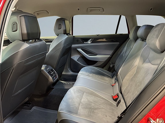 Volkswagen Passat 13 of 24