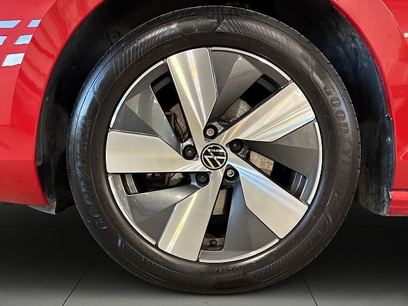Volkswagen Passat 14 of 24