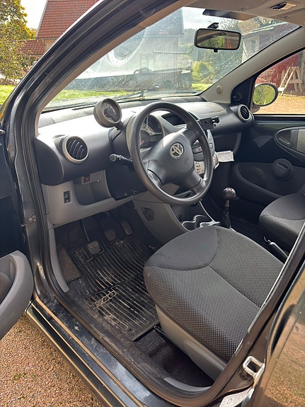 Toyota Aygo 5 of 13