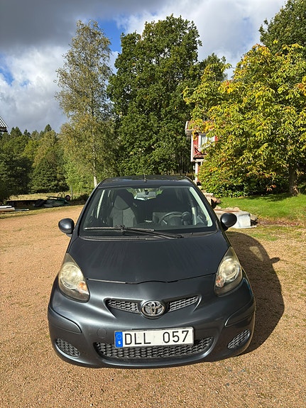 Toyota Aygo 2 of 13