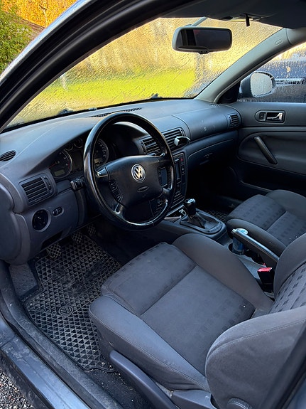 Volkswagen Passat 2 of 5